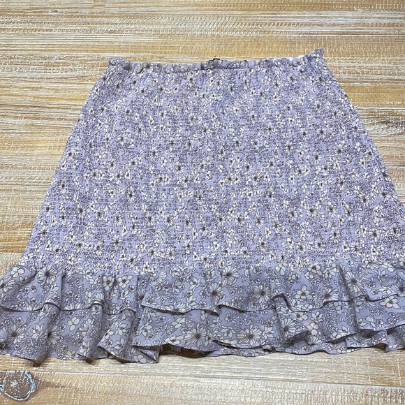 Floral 1. State skirt size M - Picture 1 of 2